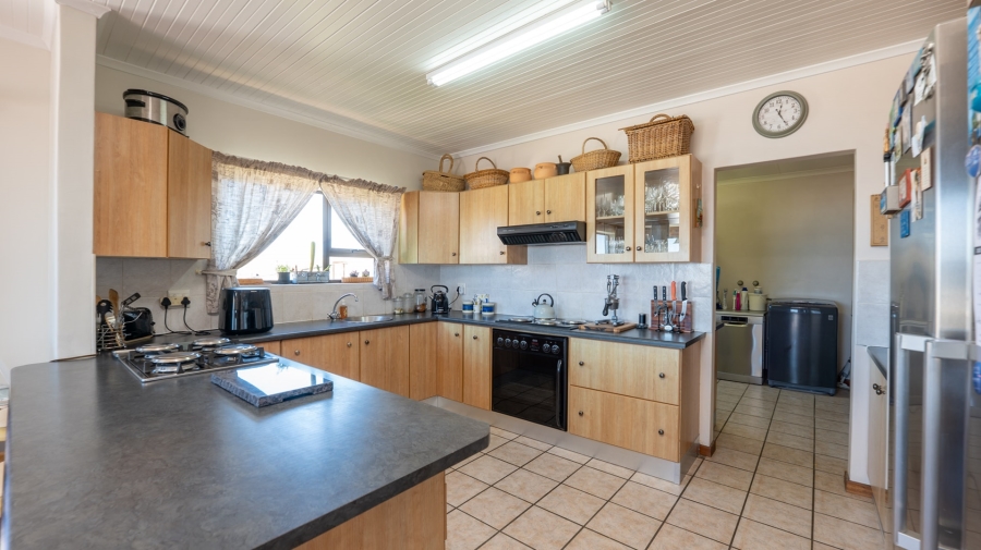 4 Bedroom Property for Sale in Struisbaai Western Cape
